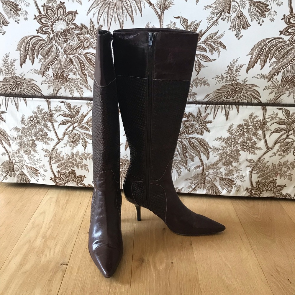 BEAUTIFUL! Cole Haan Leather Boots - Picture 4 of 10